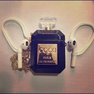 Earphone case in black!